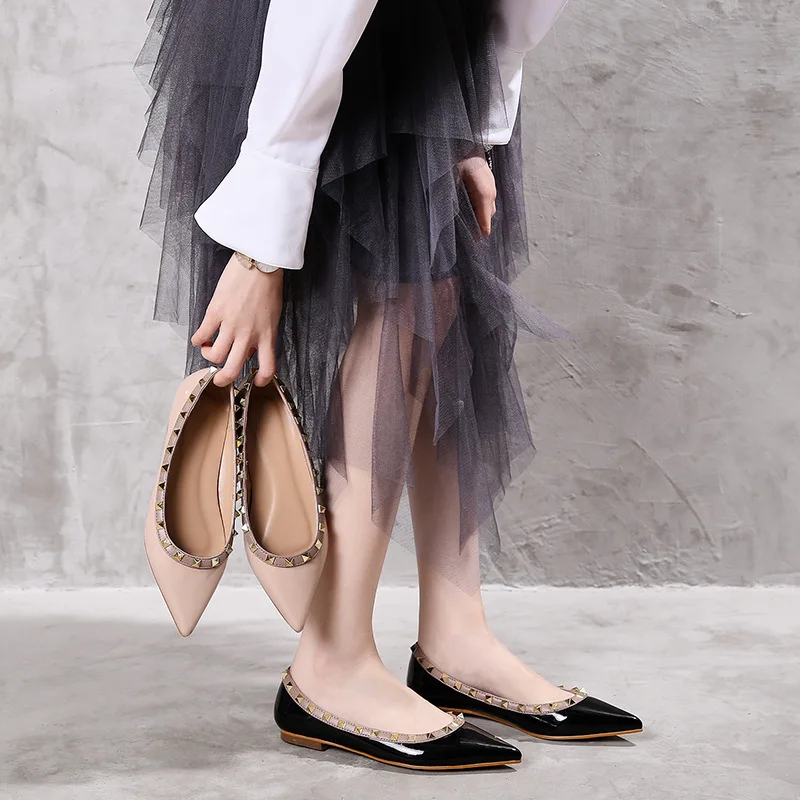 Rivet Shoes Womens Flat Bottom Spring Summer luxury brand shoes women flats casual shoes Fashion comfortable soft bottom Rivet Shoes Womens Flat Bottom Spring Summer luxury brand shoes women flats casual shoes Fashion comfortable soft bottom