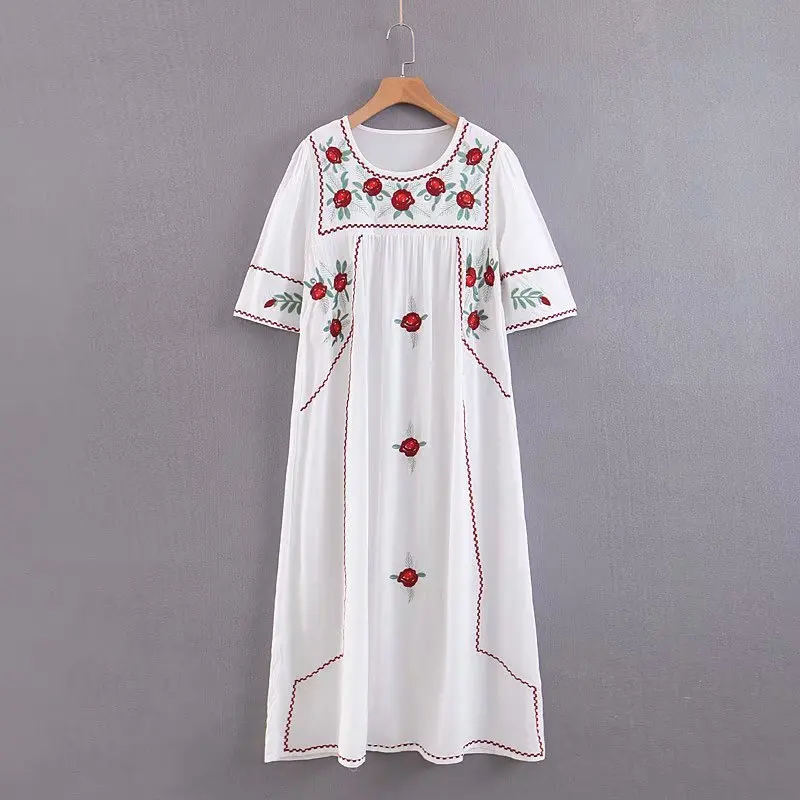 

The small show off in an ostentatious manner. 65-6215 European and American fashion embroidery flower dress