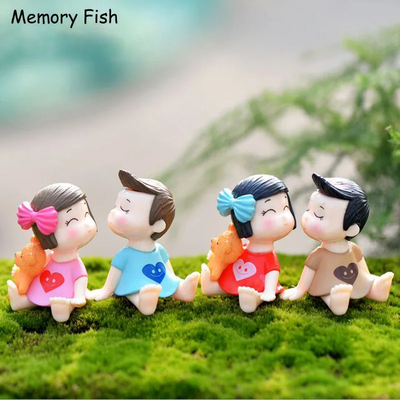 

Cartoon Mini Cute Girl Boy Kiss Lover Model Dolls Figure Toy Micro Garden Decoration DIY Accessories Ornaments gift