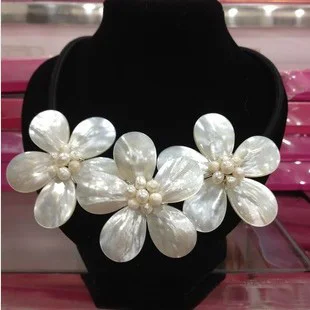 

Elegant Shell Flowers Choker Natural Freshwater Shell Necklace Manual Weaving Flower Female Jewelry Bride Necklace Gifts Elisa