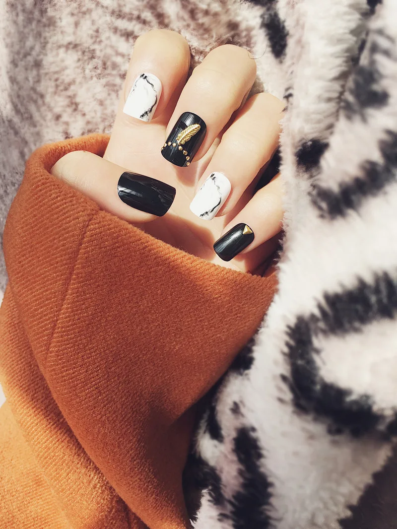 

24pcs Cross and Line False Nails Black White Long Square Full Artificial Design Nail Tips with 1pc Glue Sticker#