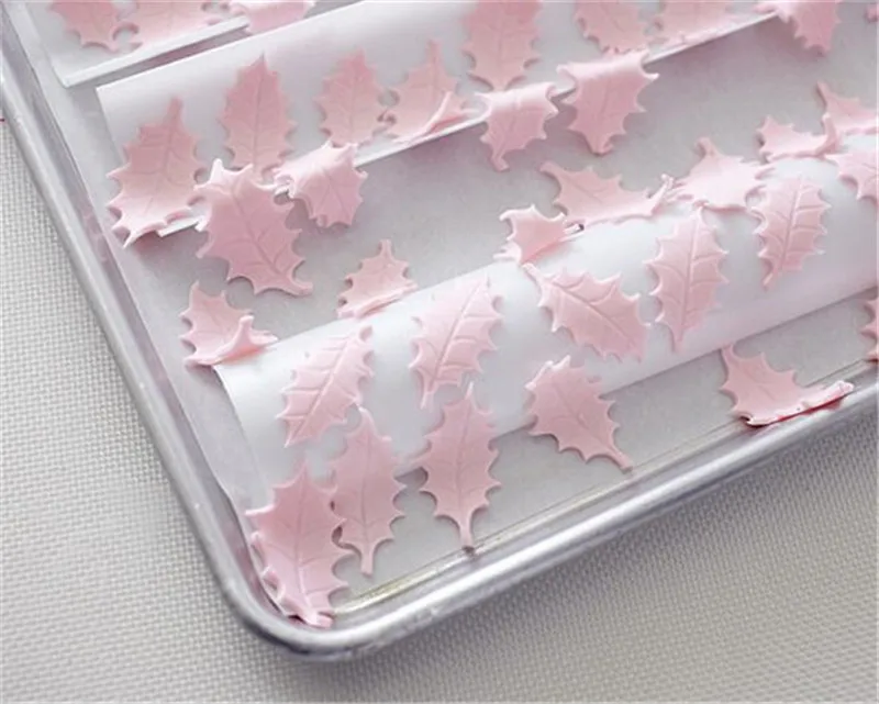holly leaf cake cutting set 6