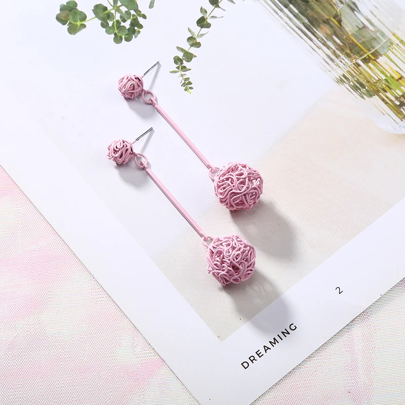 

Sweet Hollow Spray Paint Pink Ball Drop Dangle Earrings Long Stick Earrings for Girls Women Charm Fashion Earrings Jewelry
