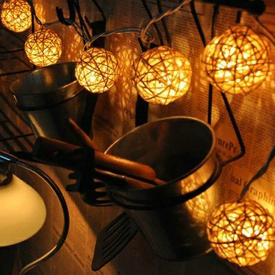 rattan-garland-led-battery