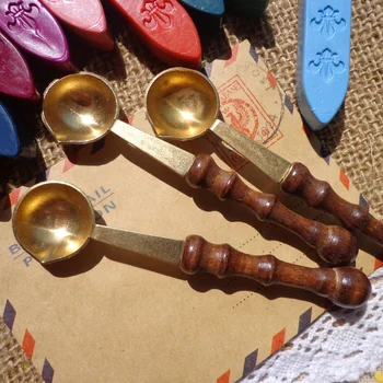 

2pcs Vintage Wax stamp Spoon, sealing wax spoon, wood handle sealing wax spoon, anti hot wax spoon 1.8x9cm