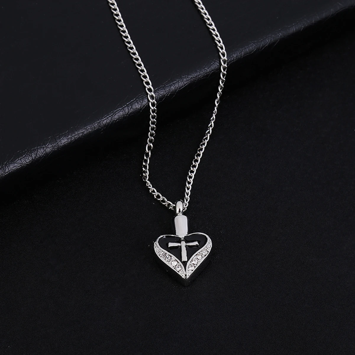 Vintage Ash Holder Mini Keepsake Necklaces Fashion Urn Cremation Crystal Cross Hearts Pendant Necklaces For Women Jewelry