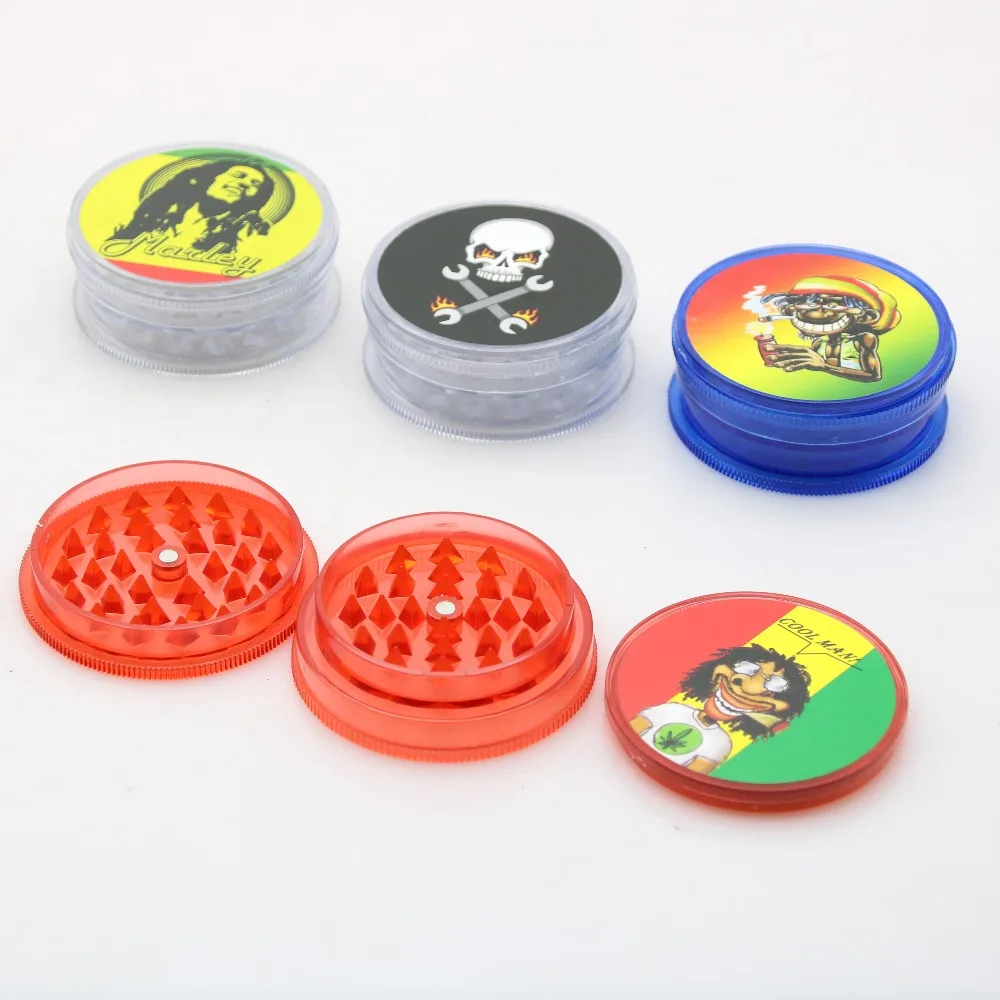 

60MM 3 Layers Plastic Tobacco Grinder Herb Grinder Tobacco Spice Crusher Randomly Patterns Send Hand Muller Metal Grinder Crank