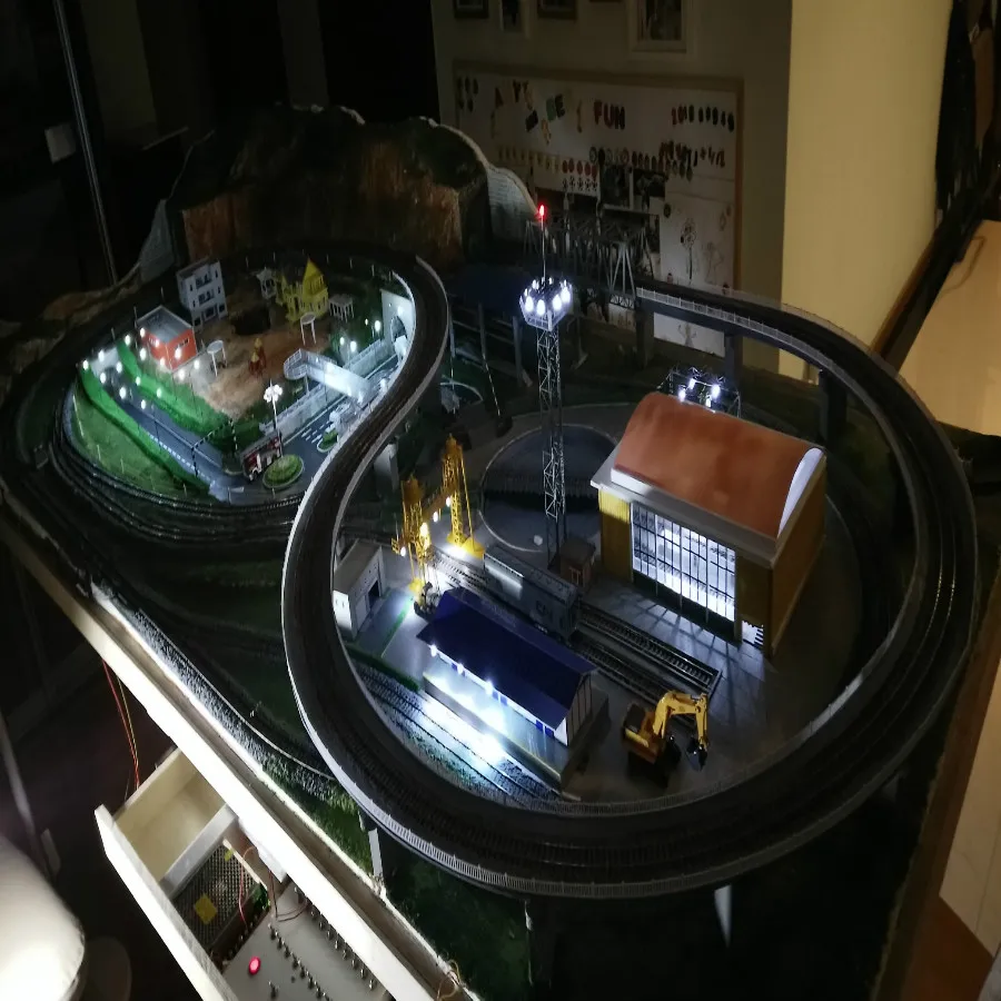 ho train layout model light (11)