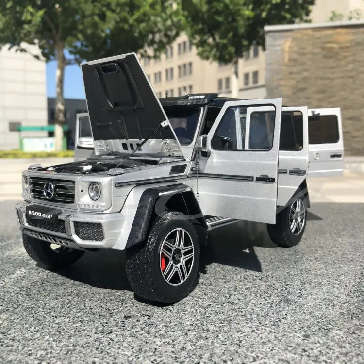 Литая модель автомобиля почти настоящая для G-Class 4x4(серебро) 1:18+ маленький подарок