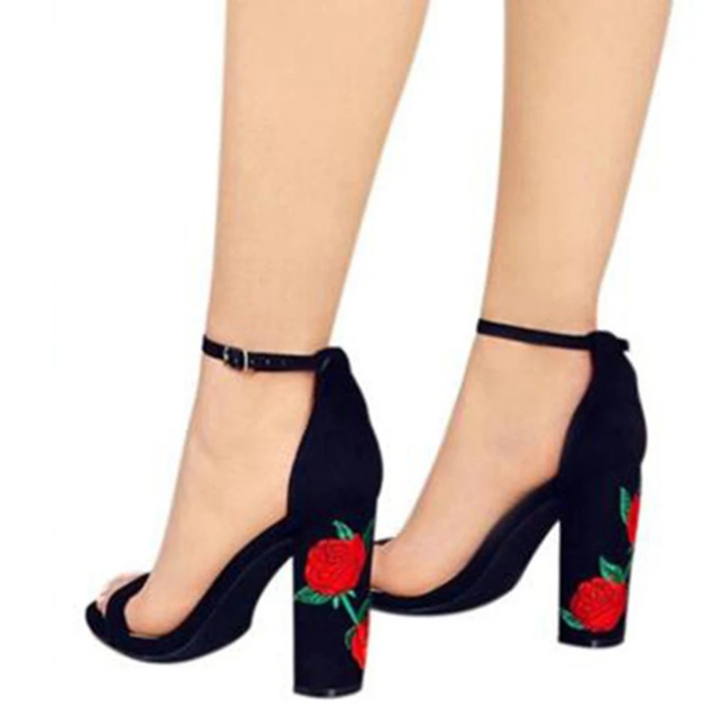 Compañero Municipios Pionero Zapatos Moda 2018 Escultor Combate Bostezando