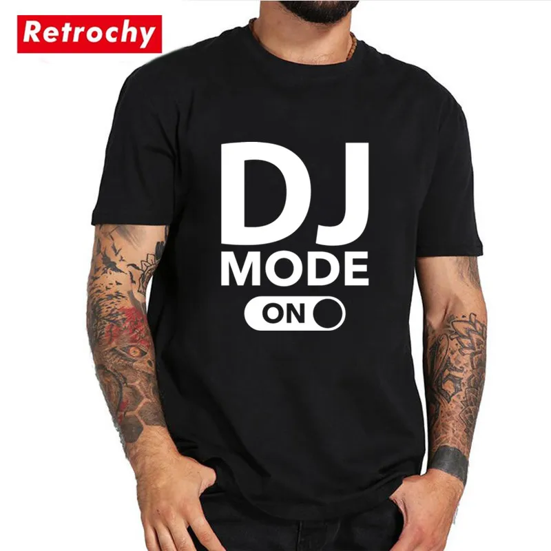 Dj mode. Depeche mode martin gore. Dj mode. 39 на футболке. Диджей из мамотроники.