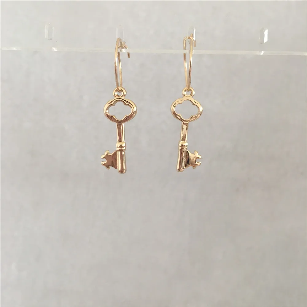 

LOVELY GOLD COLOR KEY CHARM DANGLE EARRING FOR WOMAN GIRL