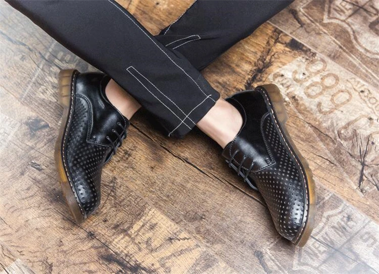 Летняя мужская обувь из натуральной кожи в винтажном стиле; модельные сандалии с вырезами в британском стиле; Туфли-Оксфорды martin на шнуровке; мужская обувь на плоской подошве; 033