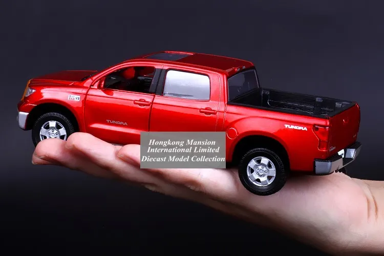 toyota tundra diecast model