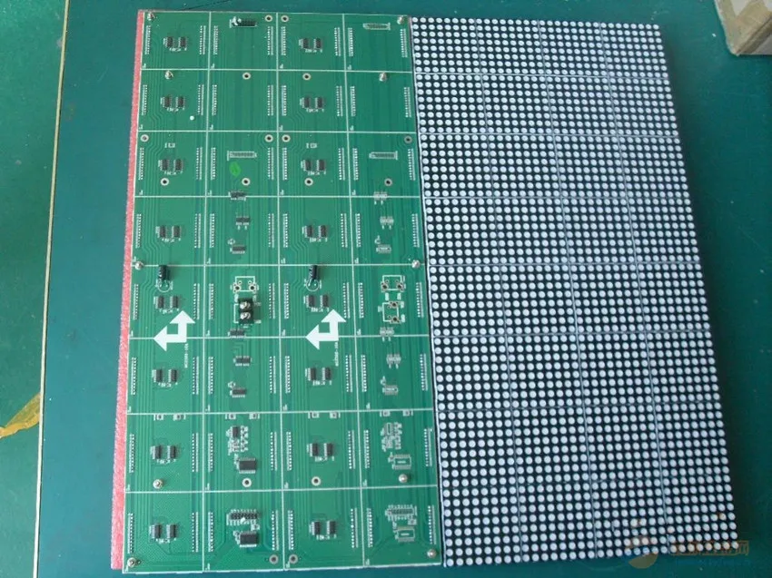 

Factory direct sales 5.0 lattice module double color 488mm*244mm 64*32pixels 17222dots/m2