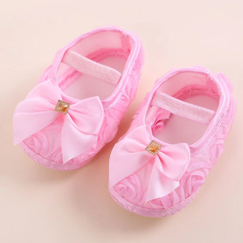 Детская обувь для маленьких девочек 0-12 месяцев с бантиком и мягкой подошвой; обувь для малышей; нескользящая кружевная обувь принцессы для новорожденных девочек; обувь на крестины - Цвет: pink floral