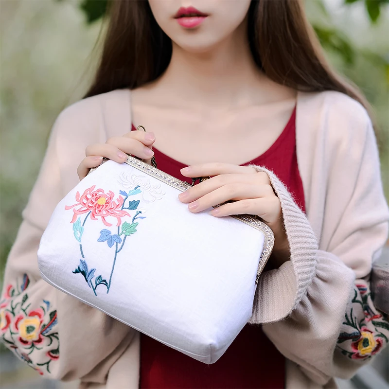 

Angelatracy 2019 New Arrival Floral Flower Embroidery Chrysanthemum Women Girl National Shoulder Bag Shell Crossbody Bag Totes