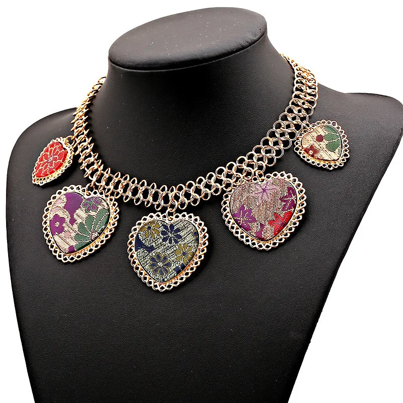 

Women Ctue Heart Pendant Necklace Maxi Metal Alloy Hollow Torques Flower Pattern Choker Necklace Fashion Brand Jewelry
