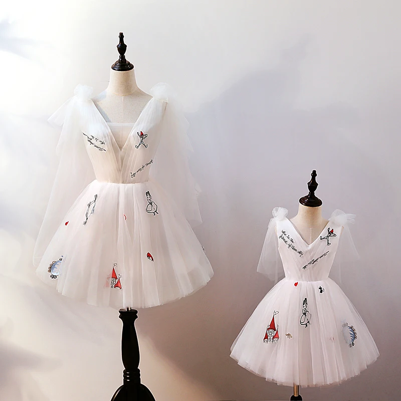 Платья для мамы и дочки; пляжная одежда принцессы; свадебное платье с вышитыми цветами для мамы и ребенка; бальное платье для девочек; семейный образ