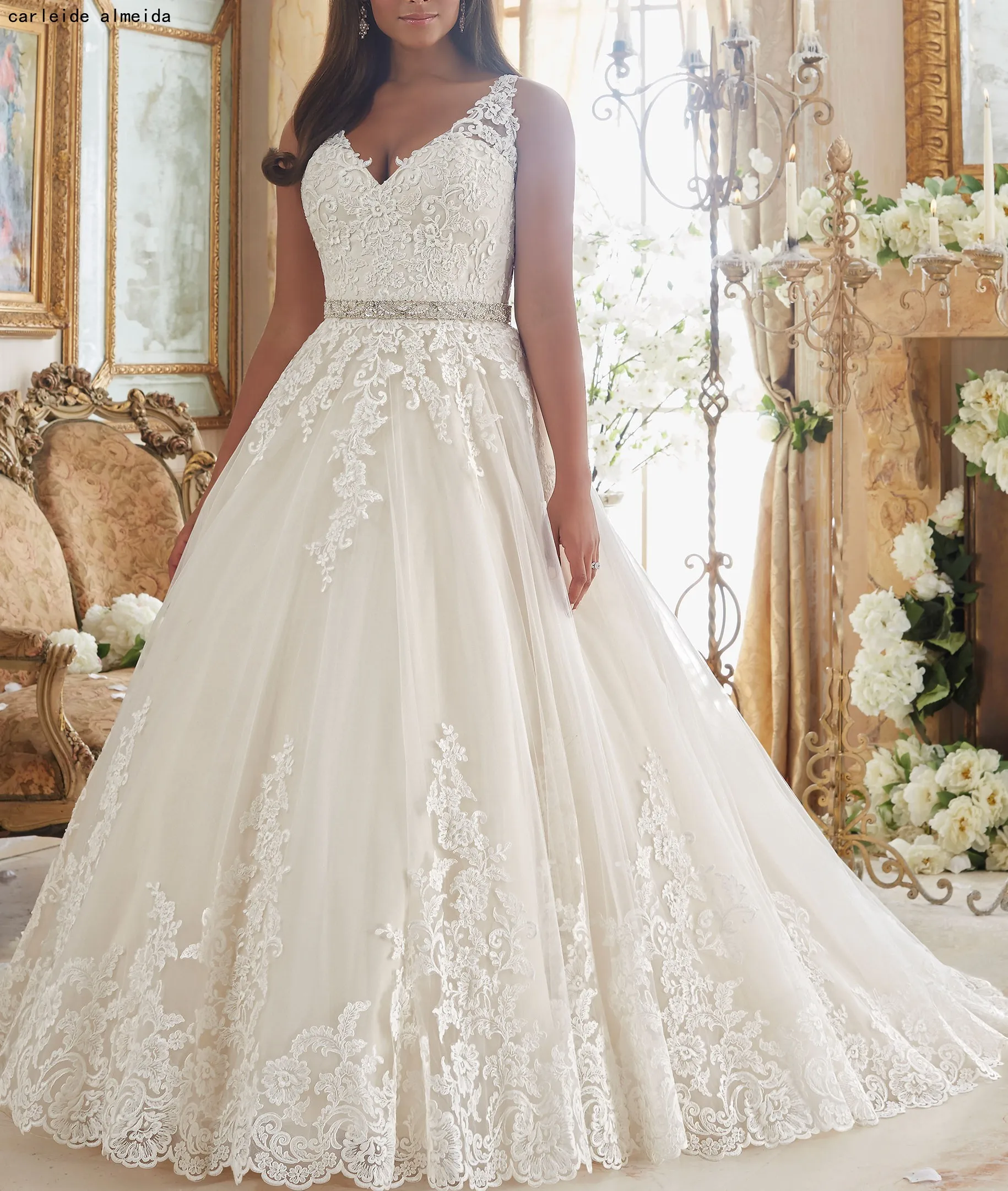 

Robe de mariee V-Neck Plus Size Wedding Dress with Lace Appliques & Bead Waist Vintage Wedding Gowns