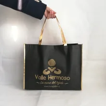 На заказ подарочная коробка сумка экологически чистая черная Нетканая ткань упаковка обрабатываемая сумка с золотым принтом вечерние подарочные сумки