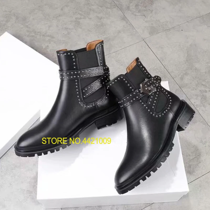 

Runway Booties Lady British Style Chelsea Boots Woman Round Toe Rivet Silver Buckle Flat Ankle Boots Woman Fashion Martin Boots
