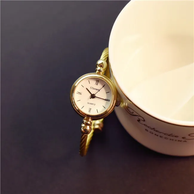 Маленький золотой браслет роскошные часы из нержавеющей стали Ретро Женские кварцевые наручные часы модные повседневные женские часы под платье