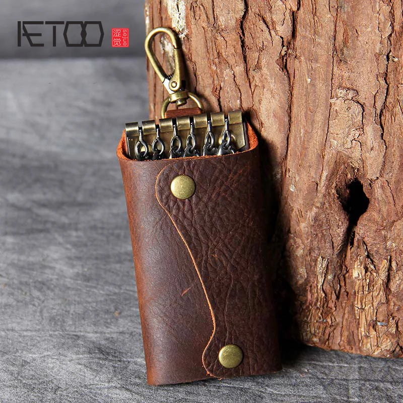 

AETOO Personality Crazy Horse Leather key buckle head layer cowhide car key pack handmade leather Retro key pack