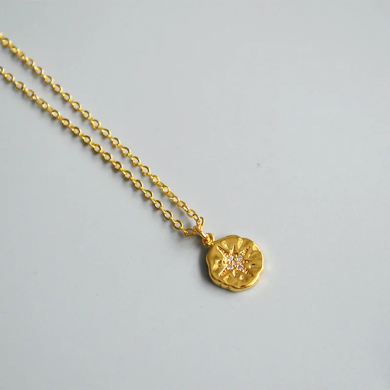 

Minimalist sparkling zircon polar star star INS Wind Round Gold Coin Necklace Chain lady