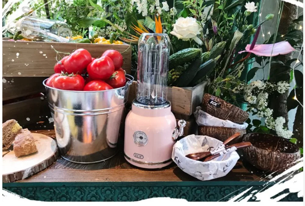 Retro juice extractor, household mini portable fruit juice machine