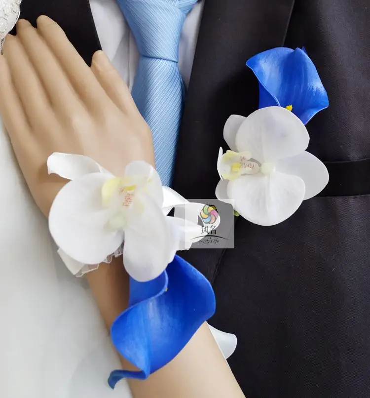 

1Piece Wedding Corsages Groom Boutonniere OR Bride Bridesmaid Hand Wrist Flower Blue PU Calla Lily Artificial Flowers Corsage