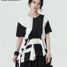 Cakucool Для женщин футболка лето Harajuku Готический японский Асимметричная футболка черный, белый цвет печати Свободные Футболка Femme плюс Размеры
