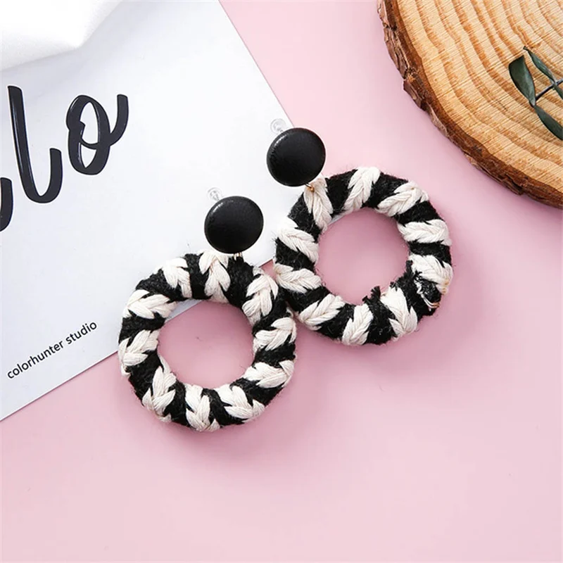 

Elegant Black And White Round Drop Earrings Women Circle Dangle Earrings Party Jewelry 2018 New Arrival