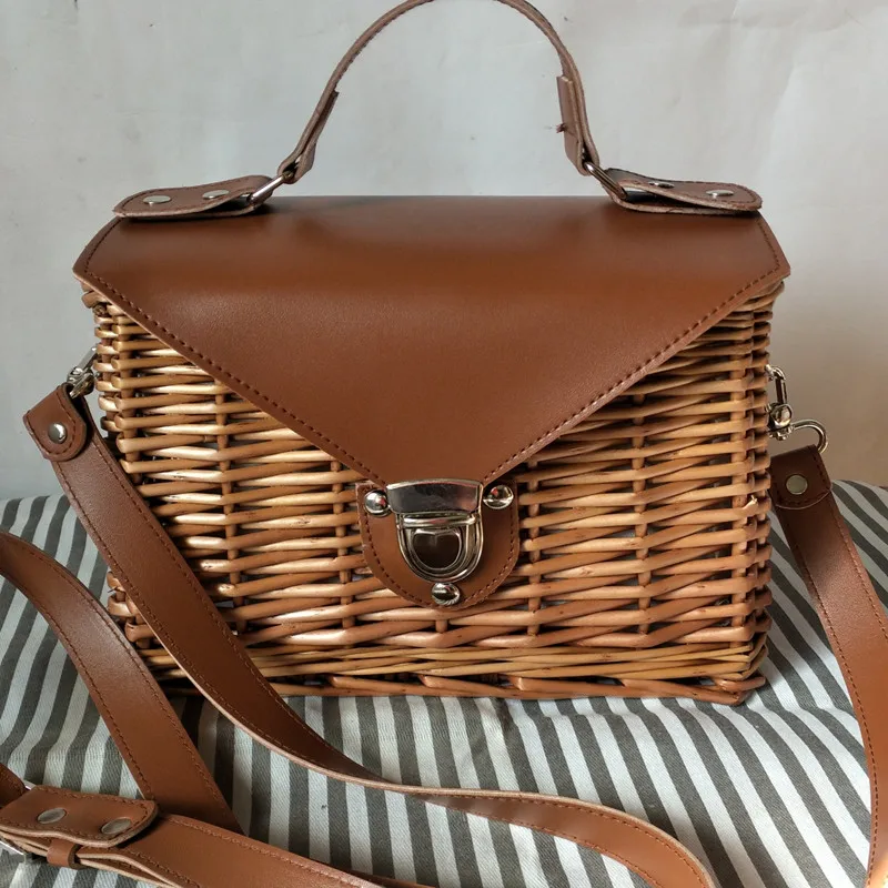 

Straw Bag Woven Rattan Handbag 2019 New Hollow Rivet Shoulder Messenger Bags Fashion Women Purse and Handbags Sac Main Femme