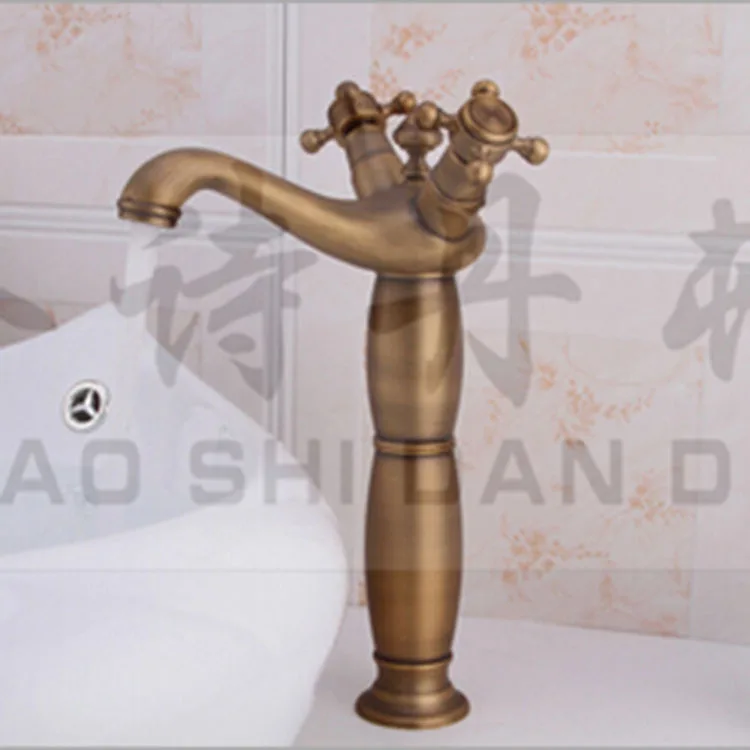 Europese antieke koperen wastafel vol hete en koude mix retro golden