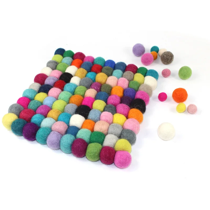 

Handmade Wool Round Square Felt Coaster Felt Crafts Cup Pot Mat Christmas Tableware Decoration,20cm