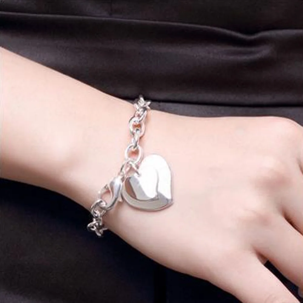 4710684446_226779909