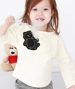 В году, новая весенняя хлопковая Футболка хорошего качества в Корейском стиле с милым рисунком медведя для девочек Милая Детская рубашка с длинными рукавами бежевого и черного цвета - Цвет: Бежевый