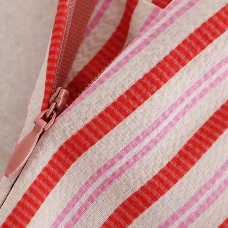 خمر أنيق مخطط واحد الكتف الكشكشة حللا النساء 2019 الأزياء مع الزنانير الجانب سستة السروال القصير عارضة ارتداءها فام خمر أنيق مخطط واحد الكتف الكشكشة حللا النساء 2019 الأزياء مع الزنانير الجانب سستة السروال القصير عارضة ارتداءها فام