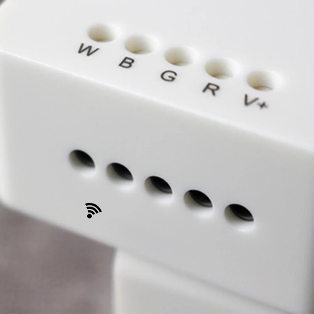 Zigbee Controller DC 12V 24V Bridge LED RGBW Controller For LED Strip Light Compatible Smart Home APP Control Zigbee RGB Dimmer