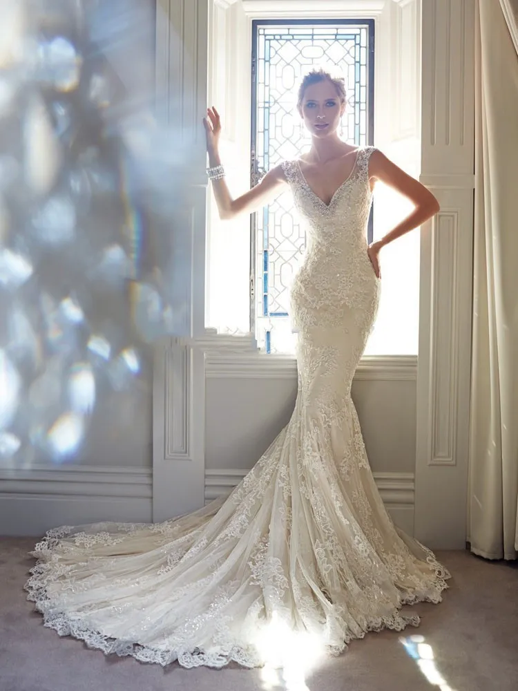 

New Arrival 2019 Mermaid Appliques V neck White Wedding Dress Cap Sleeve Lace Bridal Gown With Train