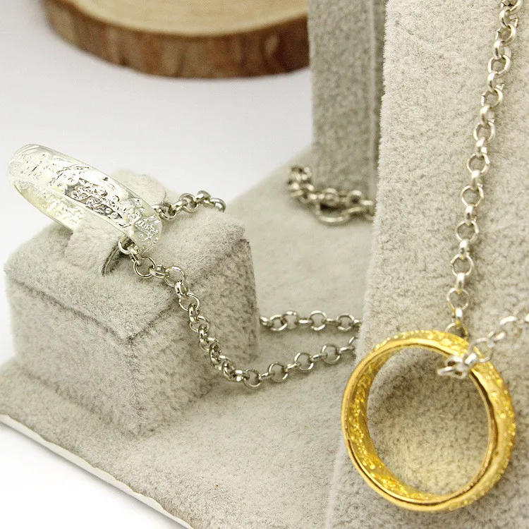 2520366077_2059616059