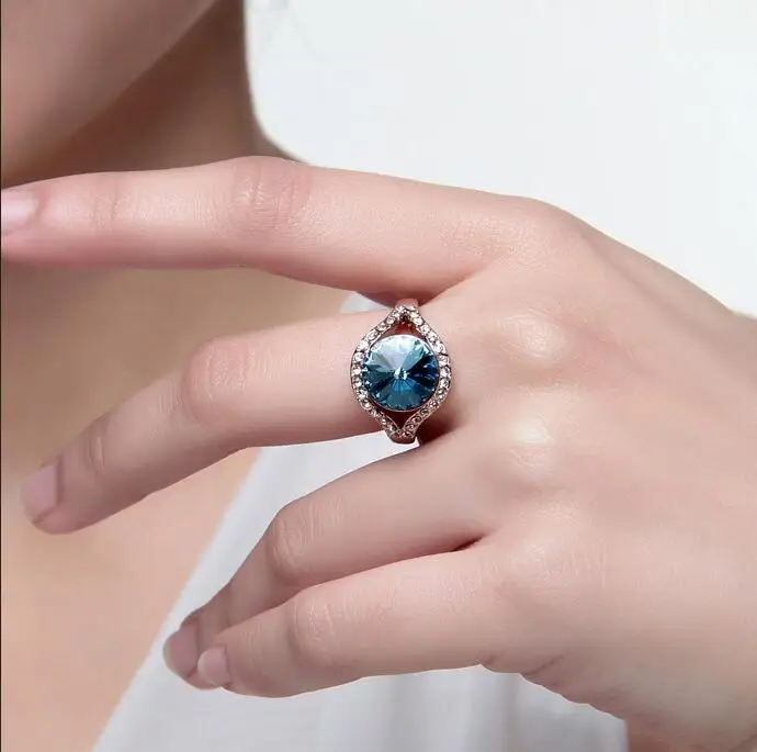 Модные кольца с кристаллами изготовленные элементами Swarovski для женщин хороший