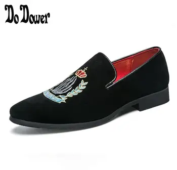 

NEW brand style exquisite man loafers crown embroidery Business dress shoes Elegant shoes for men Fashion Casual flat men 38-45