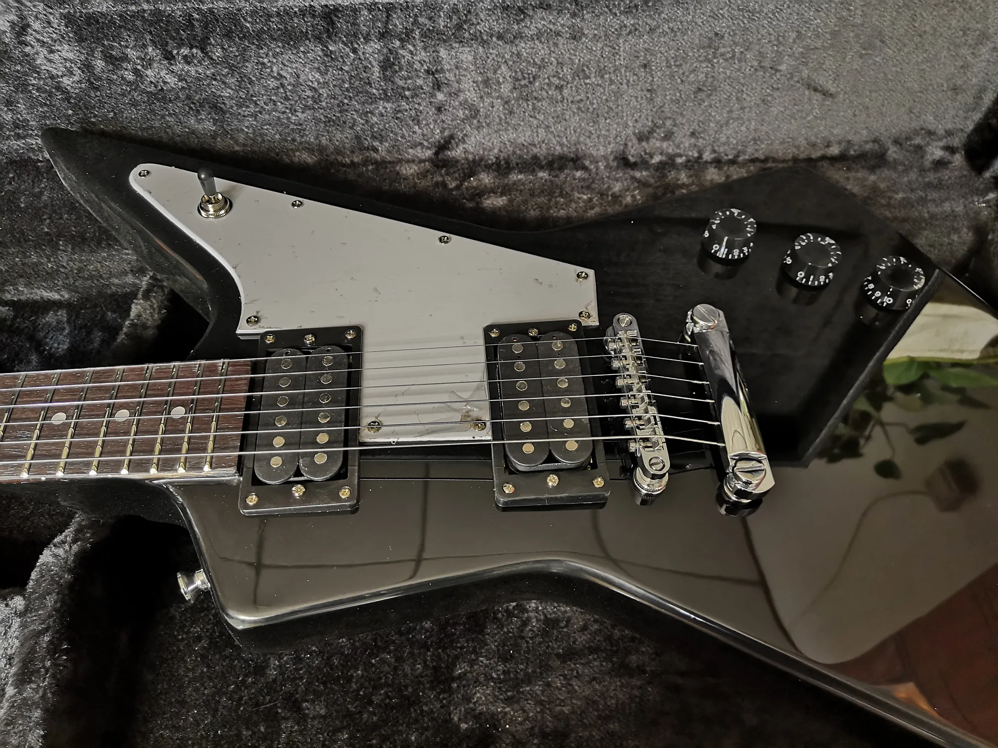 

Custom electric guitar with rosewood fingerboard HH Pickups Black hardwares white pickgard.customized!Y-11