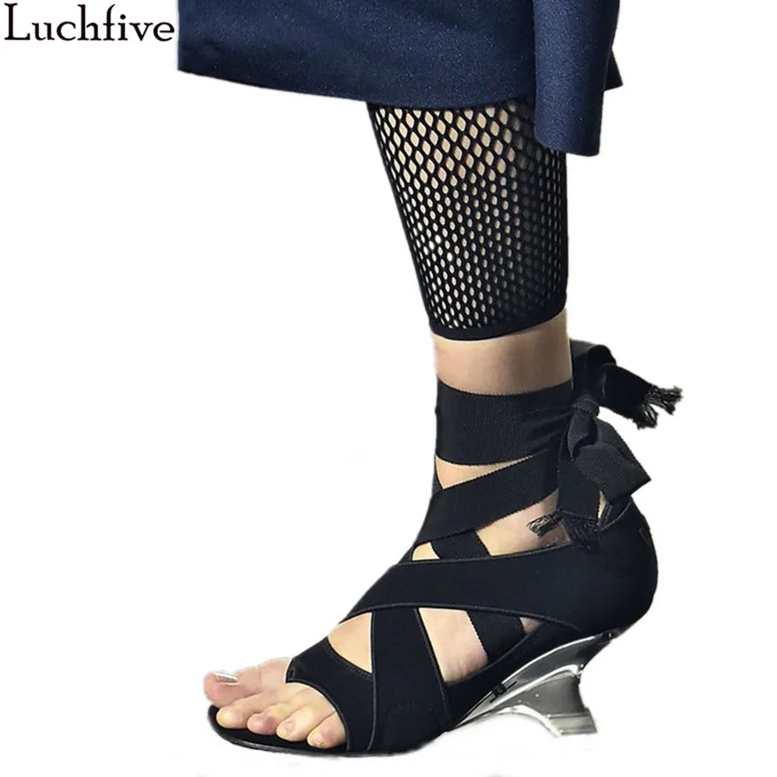 

Luchfive Cross-band Clamp Toe Sandals Women Crystal Hoof Heel Ankle Wide Shoelace T-Show Sandals 2019 Newest Runway Shoes Woman