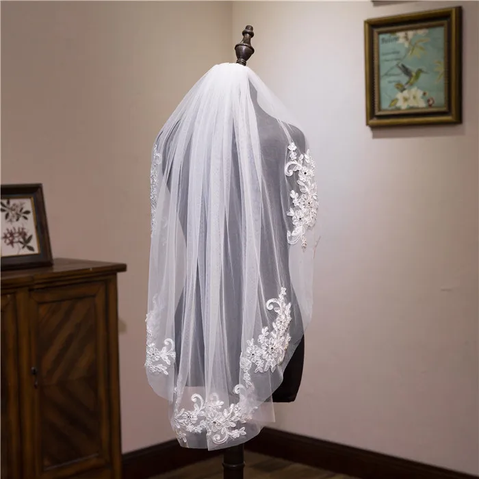 

Short Wedding Veils Lace Bridal Veil with Comb Wedding Accessories HL2019