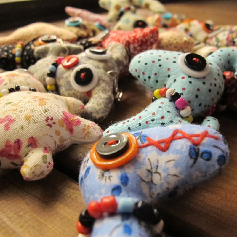 Free shipping Cloth Buttons Mini toys 6pcs/lot mobile phone bag hangers