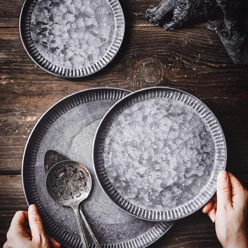 Retro Disc Iron Craft Storage Serving Tray Antique Metal Round Tray Dessert Cake Dried Fruit Plate Home Kitchen Decoration