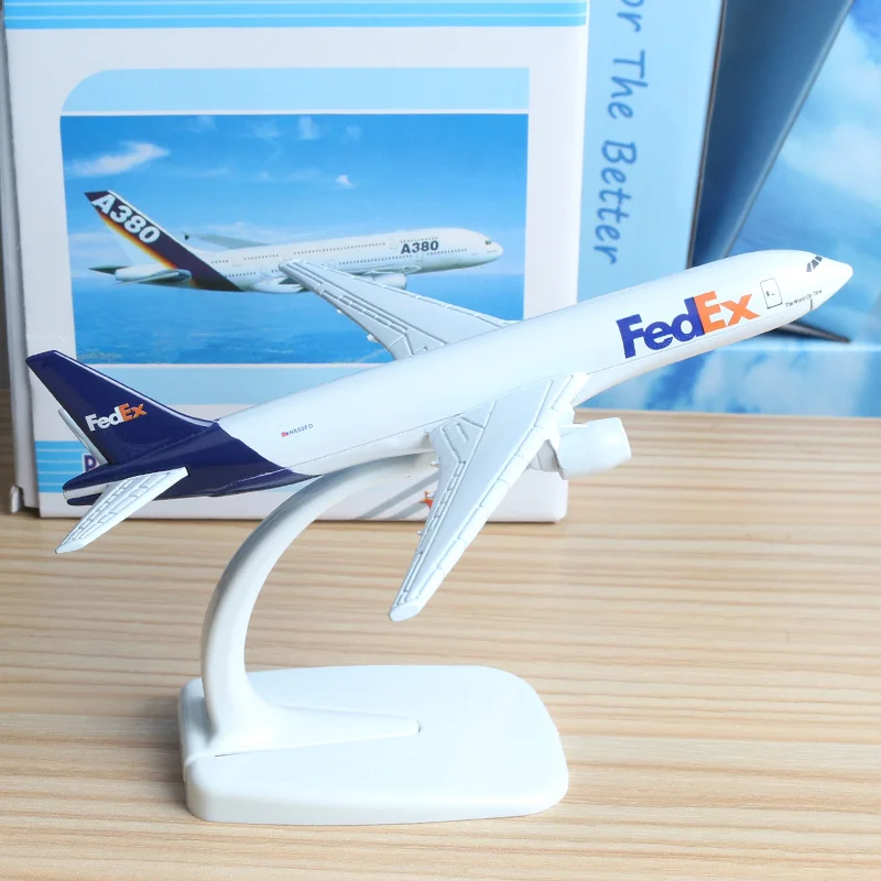 16 см FedEx Экспресс B777 Boeing 777 авиакомпании модель самолета сплава модель авиационная модель авиационный самолет модель стенд игрушки 1:400